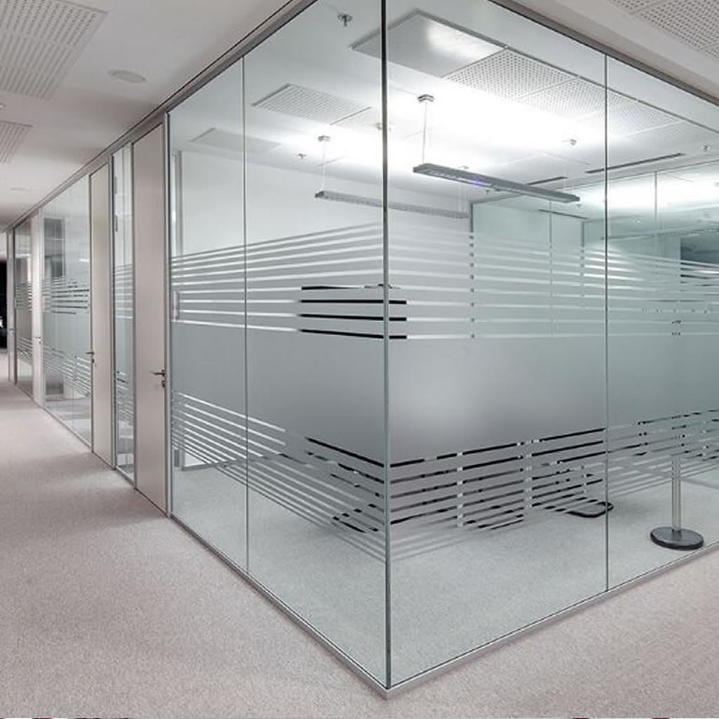 Divis�ria em vidro temperado com listas de vinil